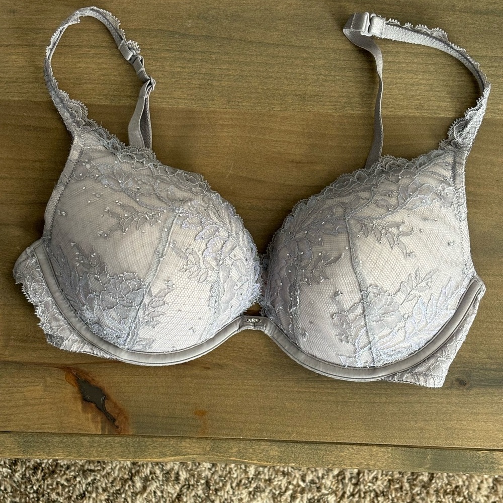 Victoria’s secrets lace padded bra, 34D